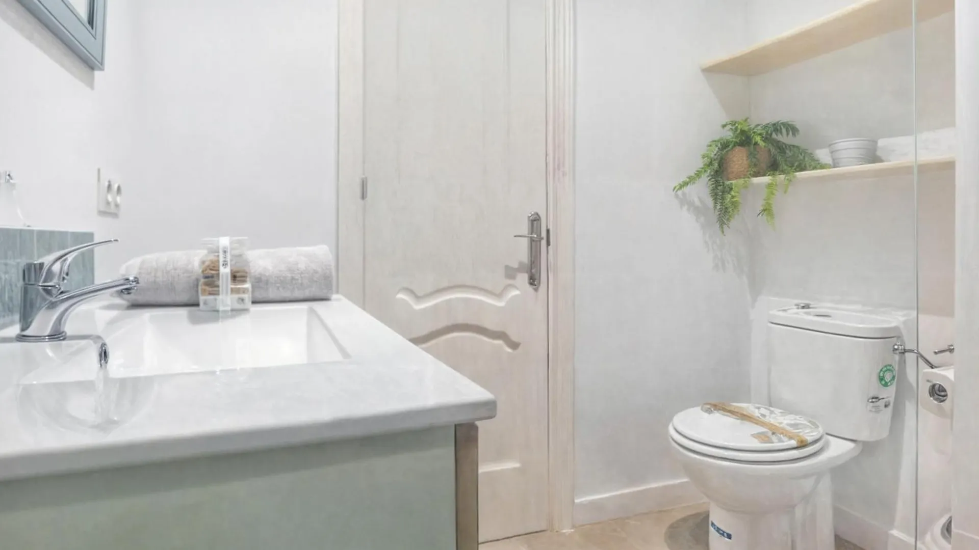 Flores Apartment-Coastal Refuge By The Beach Эстепона Апартаменты
